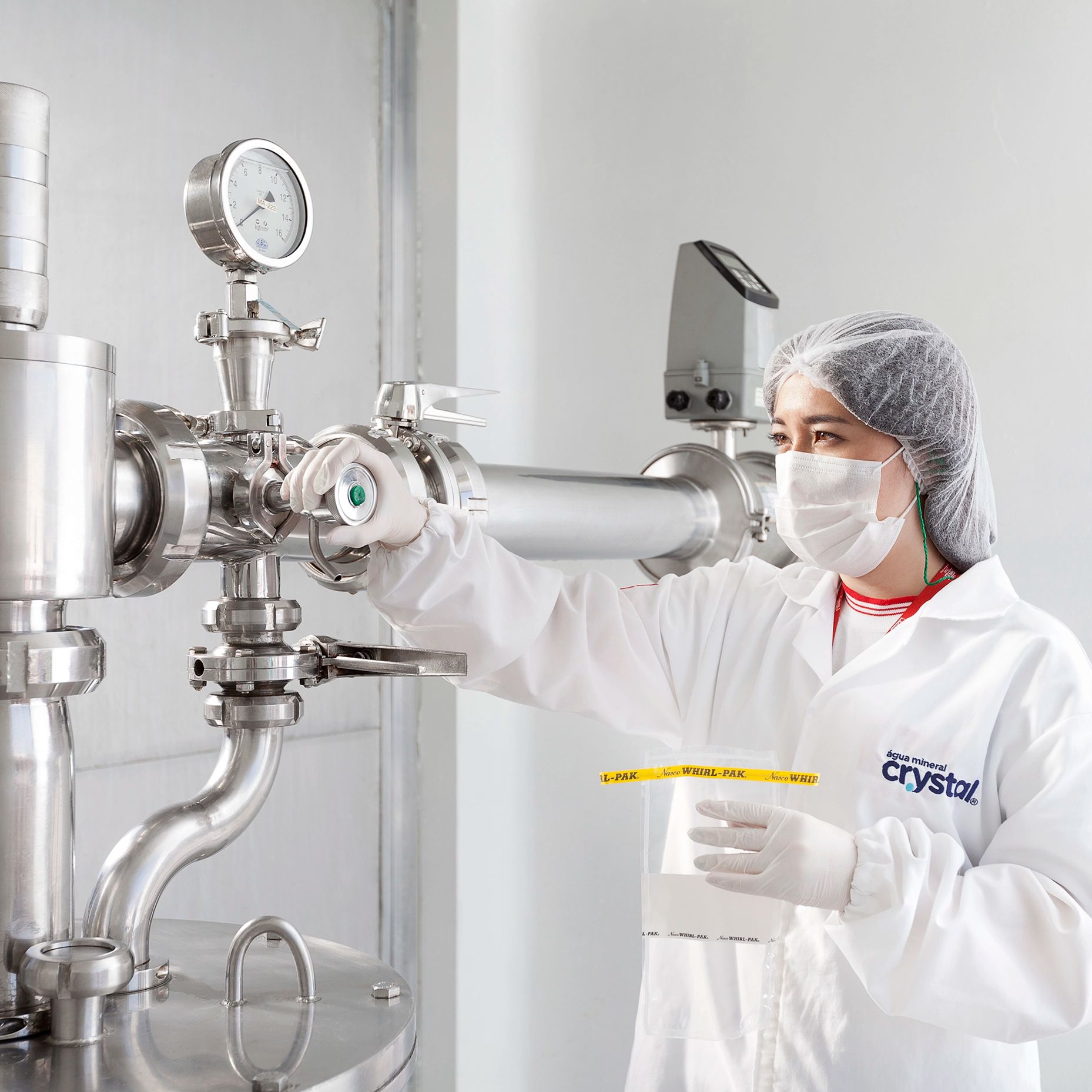 Fotografia Industrial – Linha de Produção Cristal — Produção de banco de imagens personalizado para FEMSA Coca-Cola