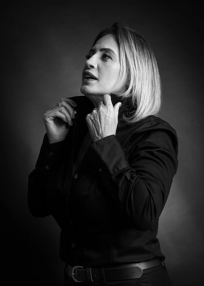 Retrato executivo em preto e branco — Retrato profissional em preto e branco, feito em estúdio no Alto da Lapa, São Paulo.